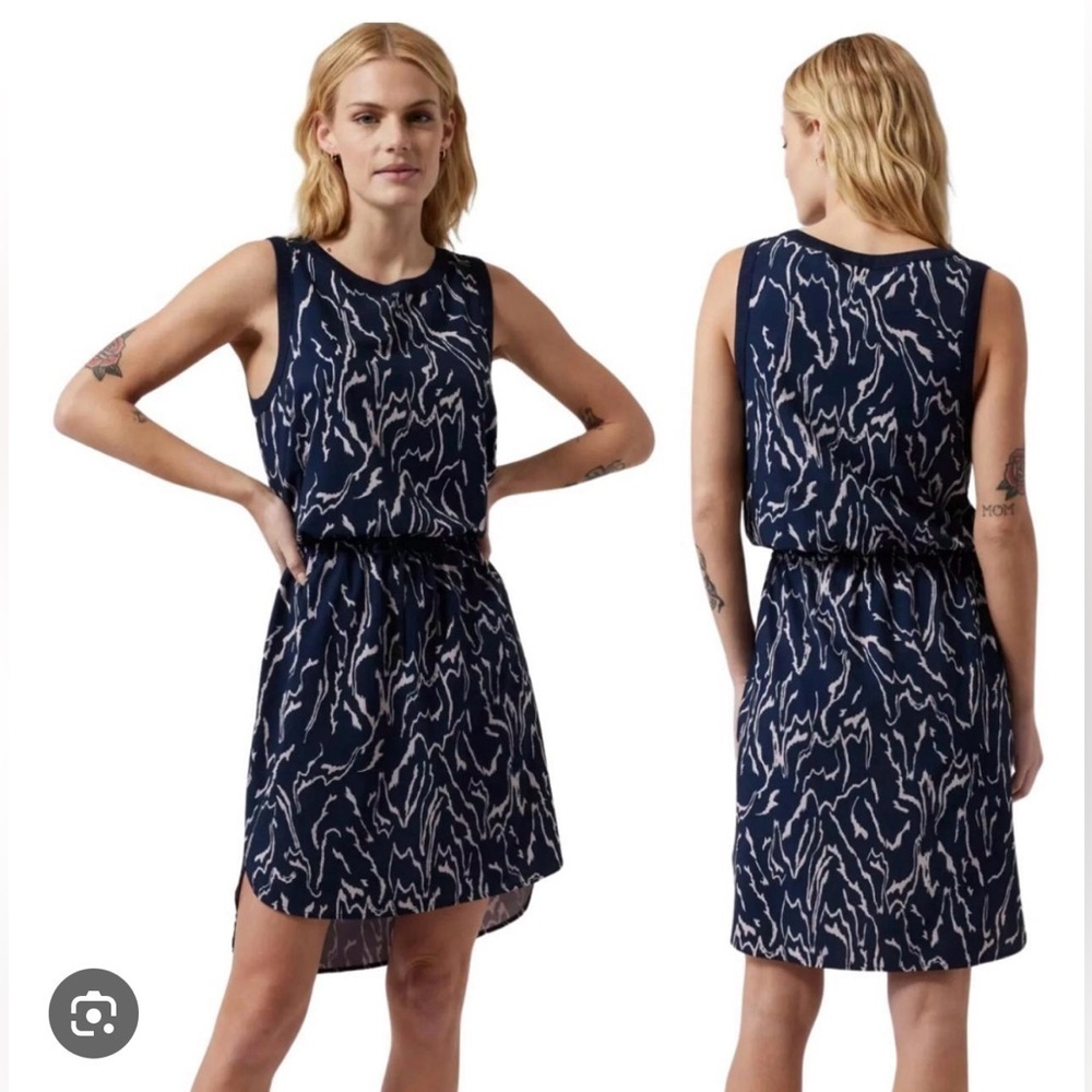 Athleta Navy Blue Wave Print Sleeveless Fluid Dress Athleisure Size Medium Tall